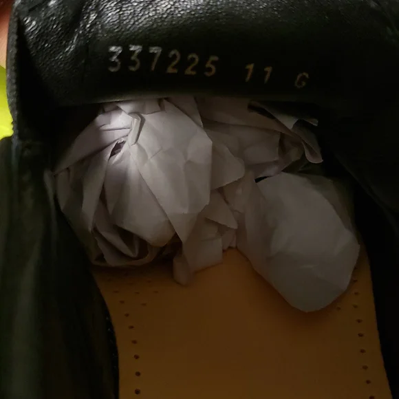 Gucci  Supreme Sneakers - Picture 5 of 7